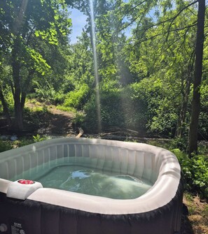 Bain à remous extérieur