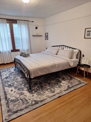 3 chambres, fer et planche à repasser, lit parapluie, Wi-Fi gratuit