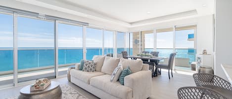 Apartment, Mehrere Betten, Balkon (Encantame Towers Verano 705) | Wohnbereich