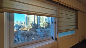 Deluxe Triple Room, Garden View #4 | Interior - J2 US (Seoul)
