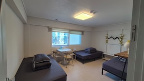 Deluxe Triple Room, Garden View #4 | Bureau, espace de travail pour ordinateur portable, Wi-Fi gratuit