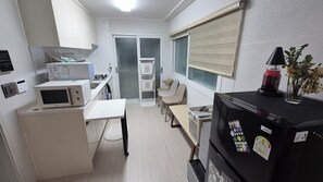 大型雪櫃/冰箱、微波爐、廚房用具/餐具/器皿