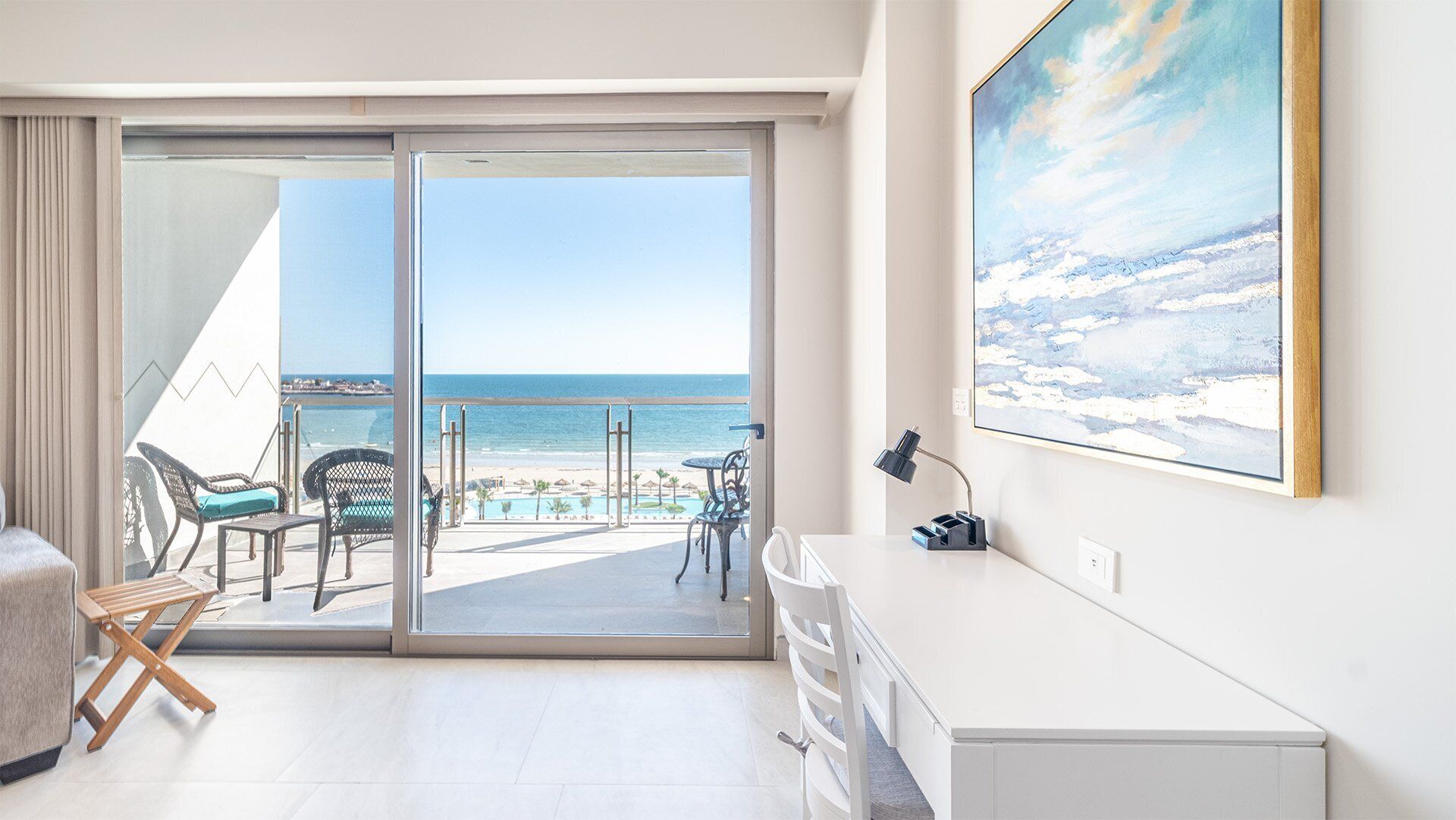 42 インチの薄型テレビ (デジタル放送視聴可)