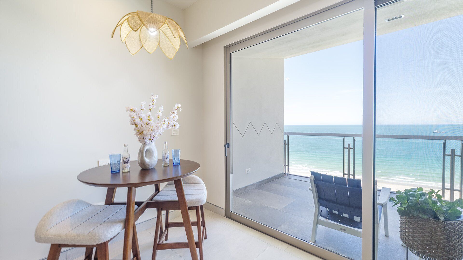 Leilighet, flere senger, balkong (Sonoran Star One 1002-Full) | Spiseområde på rommet