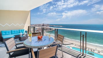 Condo, 1 cama King size y sofá cama, balcón (Sonoran Star One 1604) | Restaurante al aire libre