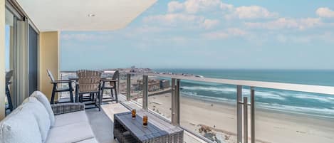คอนโด, เตียงคิงไซส์ 1 เตียง และโซฟาเบด, ระเบียง (Sonoran Star One 1601) | บริเวณที่พัก