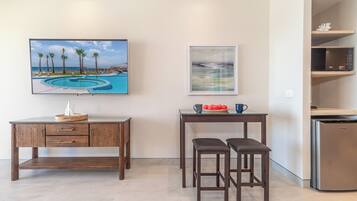 Leilighet, 1 kingsize-seng, balkong (Sonoran Star One 605-Hotel Room) | Spiseområde på rommet