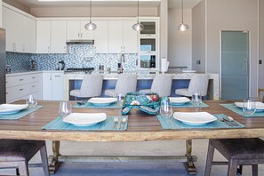 Casa, varias camas, balcón, vista al jardín (Casa Especial) | Cocina privada | Comedor 