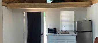 Cozy cabin in Eastman with all the amenities
+ space and privacy