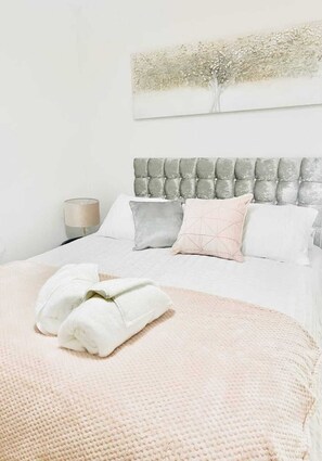 Room - Family-Friendly House in Portsmouth with Hot Tub (Portsmouth)