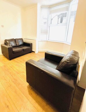 TV - Perfect Portsmouth Getaway Close to Beach (Portsmouth)