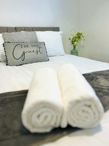 Portsmouth Gem: King Room Close to Beach