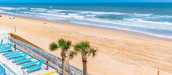 Beachfront Studio Stay | Balcony Views & Hot Tub