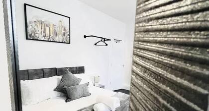 Fawcett House: Southsea Gem with Kitchen & Free parking