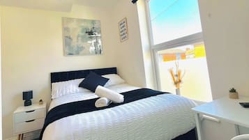 Iron/ironing board, WiFi, bed sheets