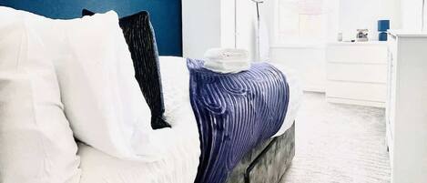 Iron/ironing board, WiFi, bed sheets