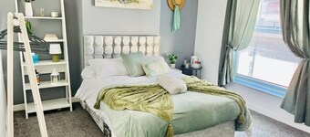 Alver Road House: Hot Tub, Free Parking & Family Friendly