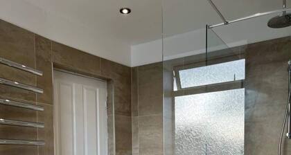 Alver Road House: Hot Tub, Free Parking & Family Friendly