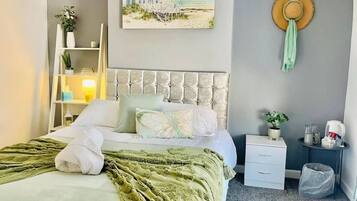 Iron/ironing board, WiFi, bed sheets