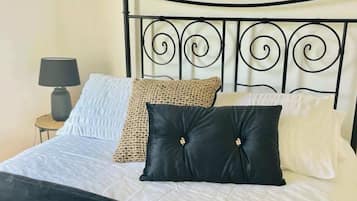 Iron/ironing board, WiFi, bed sheets