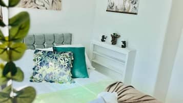 Iron/ironing board, WiFi, bed sheets