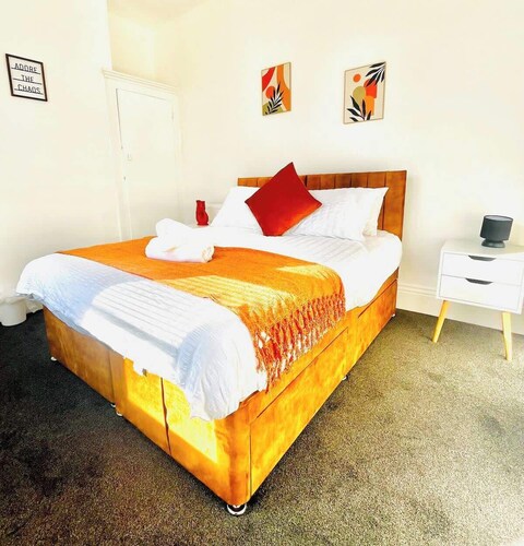 Southsea Getaway: Close to Beach & Family Fun!