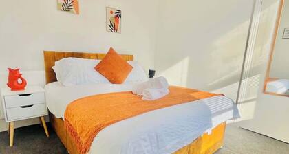 Southsea Getaway: Close to Beach & Family Fun!