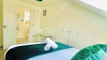 Iron/ironing board, WiFi, bed sheets