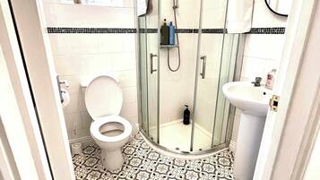 Ducha, secador de pelo, toallas