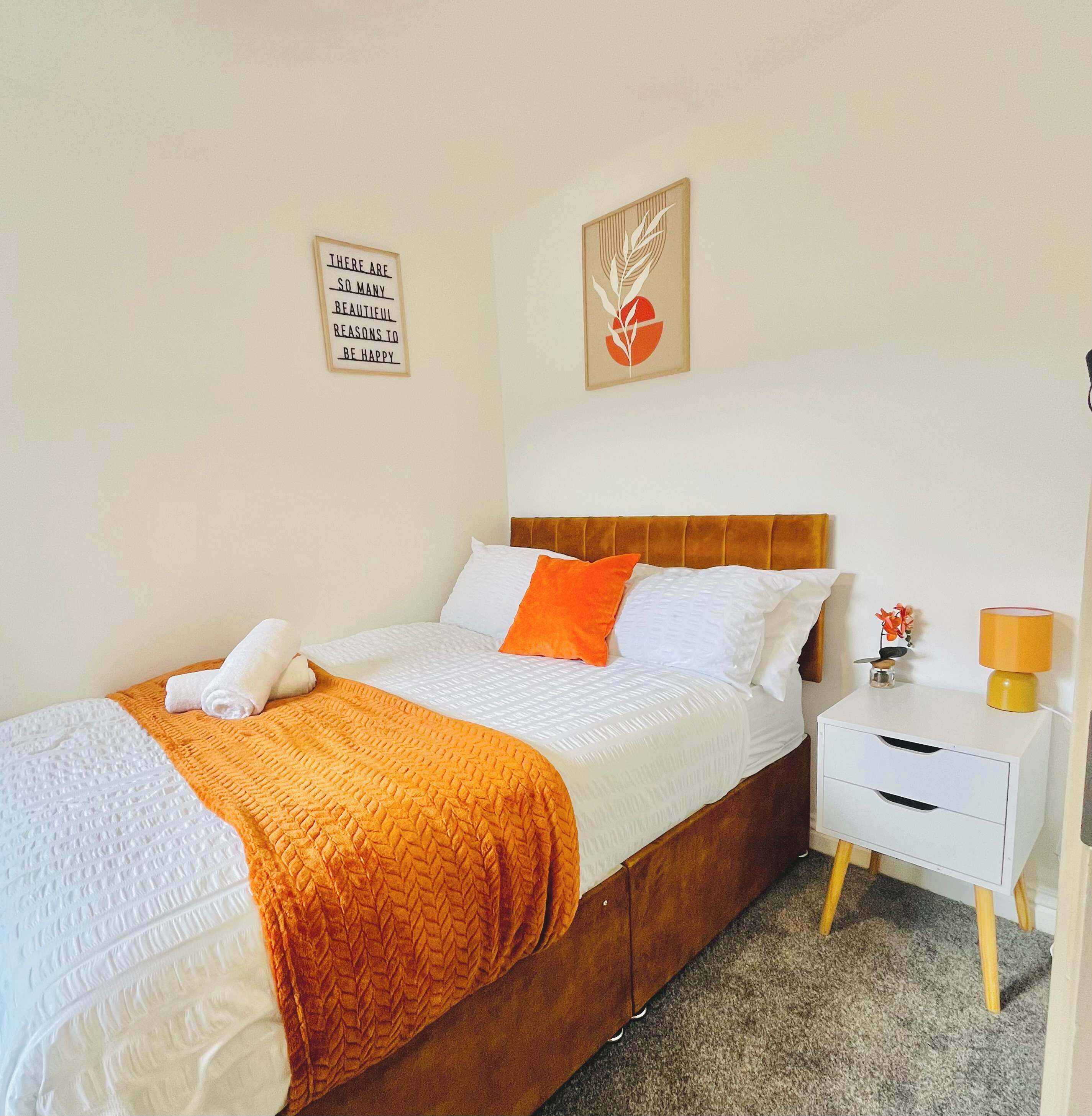 Ferros/tábuas de passar roupa, Wi-Fi, roupa de cama