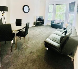 TV, offices - Portsmouth Apartment - Seaside Gem (Portsmouth)