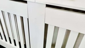 Three white ceramic vases with a beige interior on a white surface. - Portsmouth Apartment - Seaside Gem (Portsmouth)