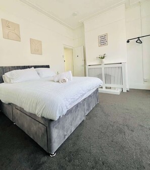 Iron/ironing board, bed sheets - Francis Avenue Guesthouse: Family-Friendly Stay (Portsmouth)