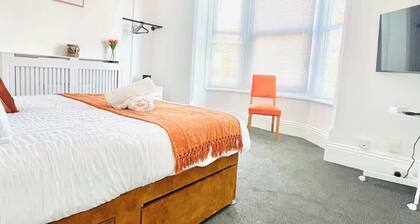 Francis Avenue Guesthouse: Family-Friendly Stay