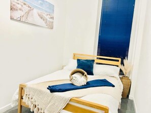 1 slaapkamer, een strijkplank/strijkijzer, wifi, beddengoed