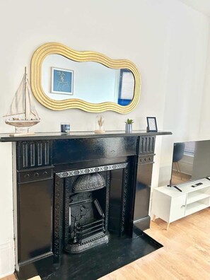 Interior - Portsmouth Apartment: Cozy & Convenient Location (Portsmouth)