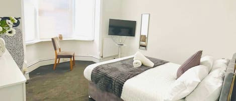 Iron/ironing board, WiFi, bed sheets