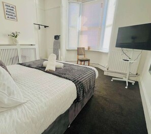 Iron/ironing board, WiFi, bed sheets - Francis Avenue House: Free Parking (Portsmouth)