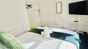 Iron/ironing board, bed sheets