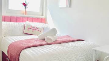 Iron/ironing board, WiFi, bed sheets