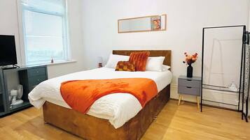 Iron/ironing board, WiFi, bed sheets