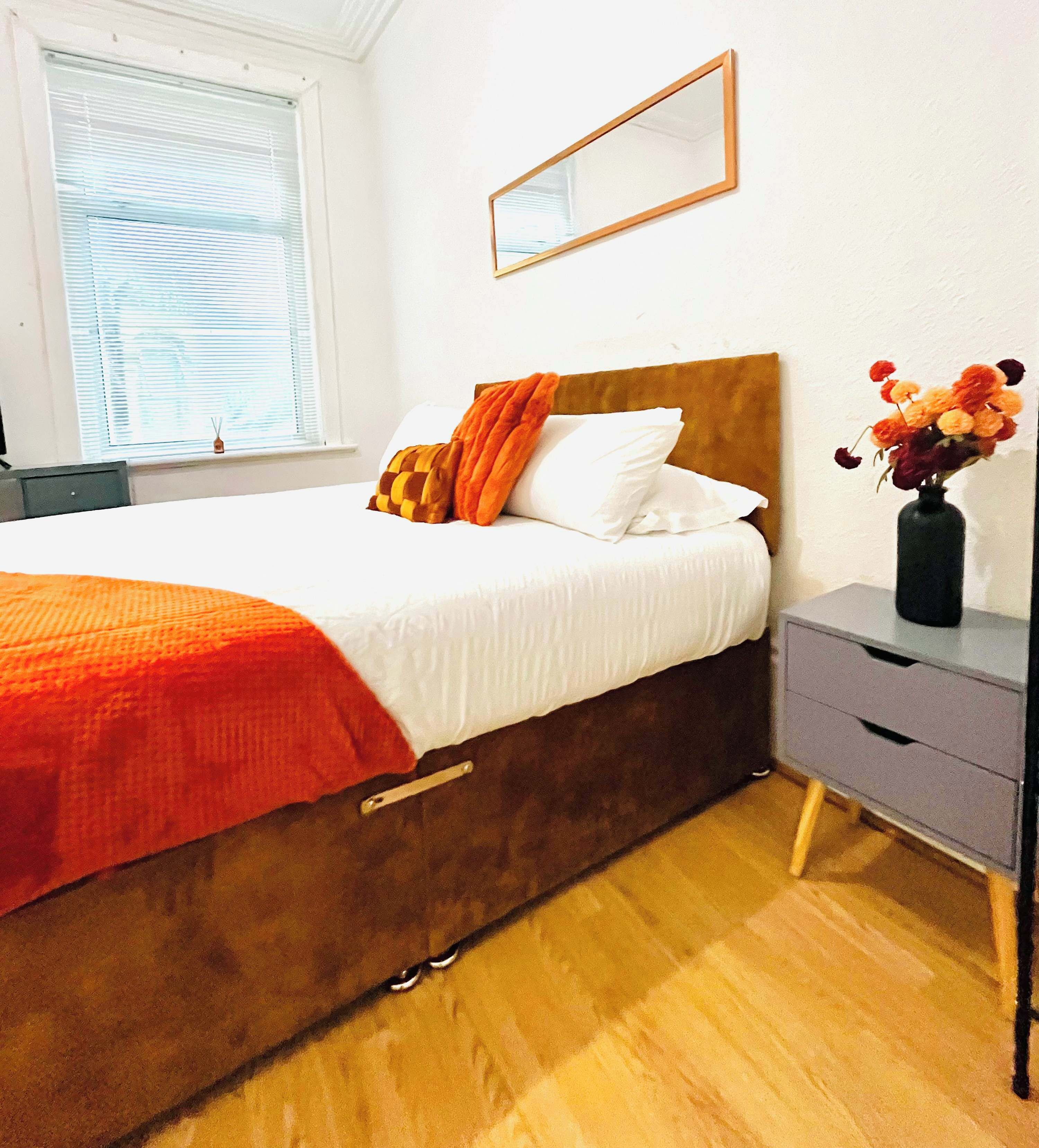 Iron/ironing board, WiFi, bed sheets