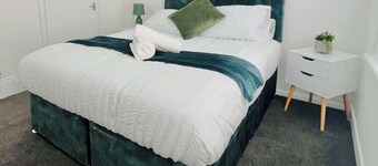 Portsmouth House: Family-Friendly with Free Parking