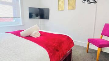 Iron/ironing board, bed sheets