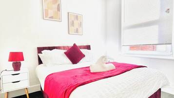 Iron/ironing board, bed sheets