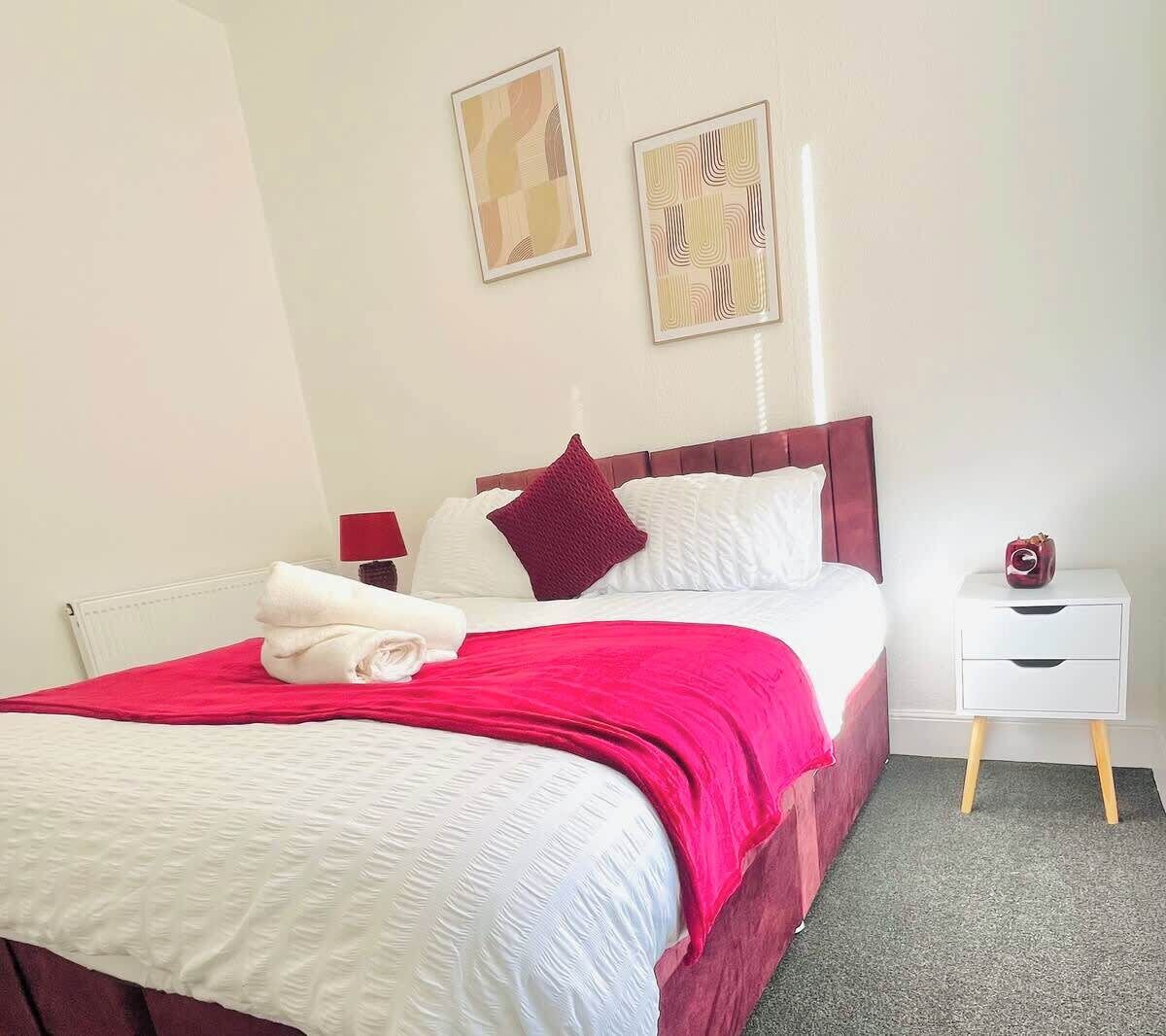 Iron/ironing board, bed sheets