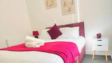 Iron/ironing board, bed sheets