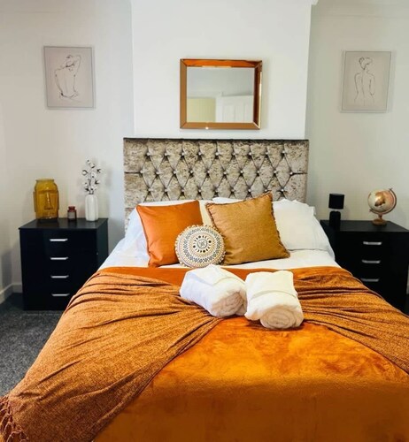 Cozy Room in Fratton: Featuring Hot Tub, Kitchen & Free WiFi