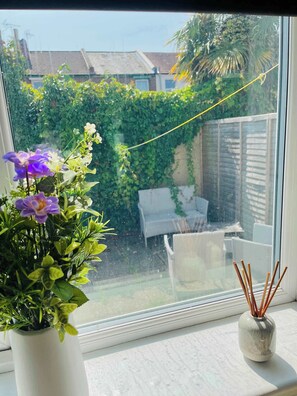 Interior - Cleveland Road House: Garden, Kitchen & Free Parking (Portsmouth)