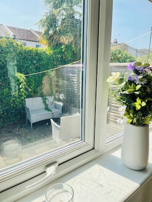 Interior - Cleveland Road House: Garden, Kitchen & Free Parking (Portsmouth)